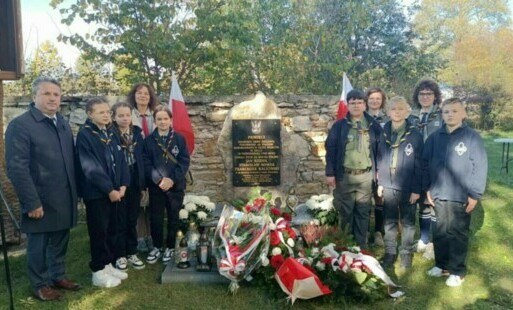 Zdjęcie do Udział naszych harcerzy w uroczystości upamiętniającej 81. rocznicę zbrodni w Sielcu